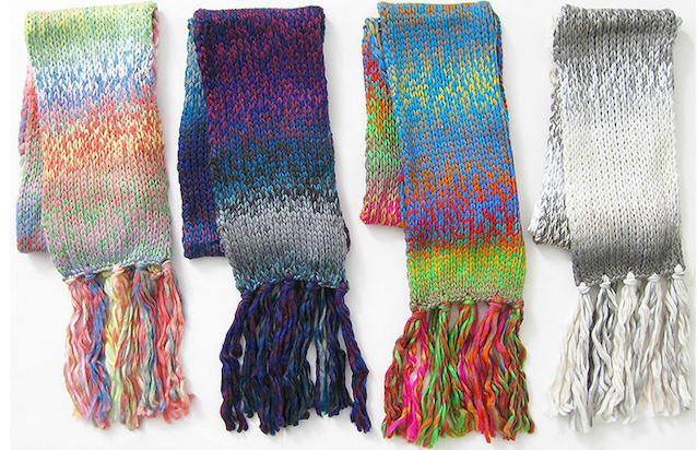 Multicoloured scarf with fringes