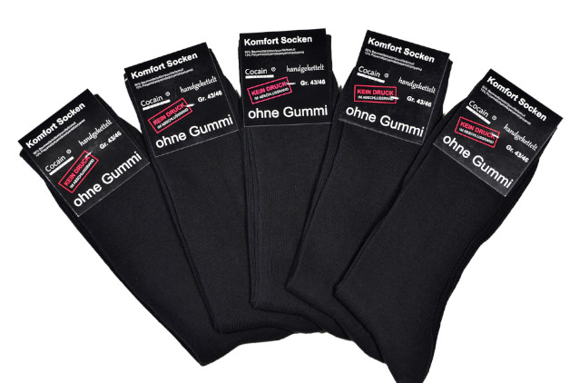 Plain black mens diabetic socks without incutting elastic