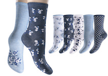 Ladies socks with nice flowers around in 5 different blue-tones